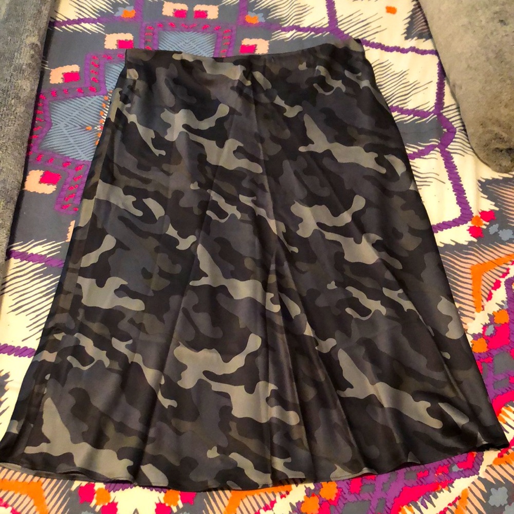 Express Silk, Camo Skirt